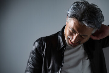 グレイヘア・男性