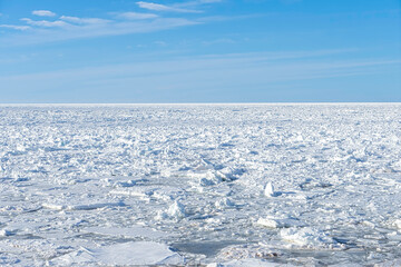 Ice floes along the northen shores of Canada. - 550893625