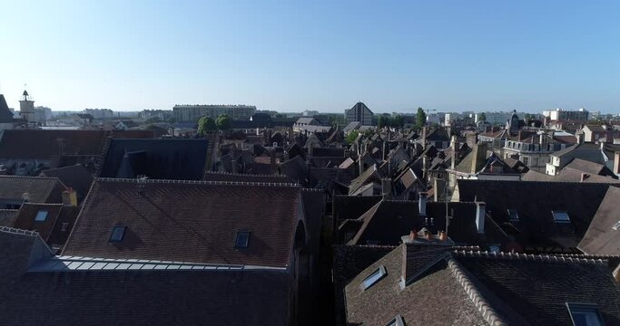 Survol des toits de la vieille ville Troyes en Champagne - Vue a&eacute;rienne