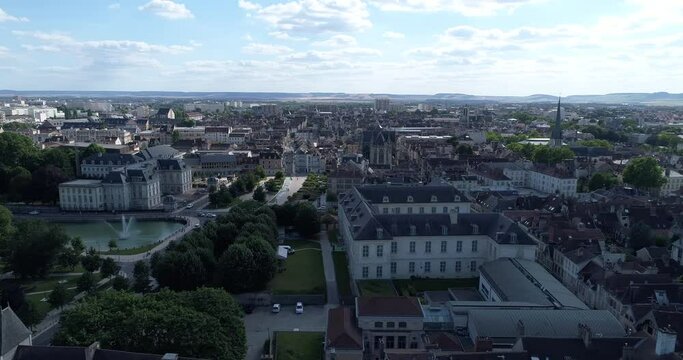 Vue a&eacute;rienne vue des vieux toits de la ville de Troyes
