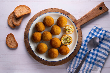 Recipe for arancini with zucchini in a small format similar to a Spanish tapa crequette.