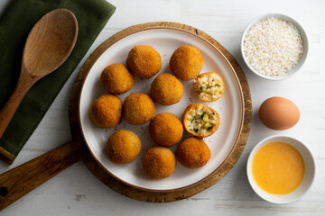 Recipe for arancini with zucchini in a small format similar to a Spanish tapa crequette.