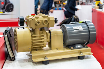 electric induction motor with compact oil free rotary vane dry vacuum pump for industrial on table