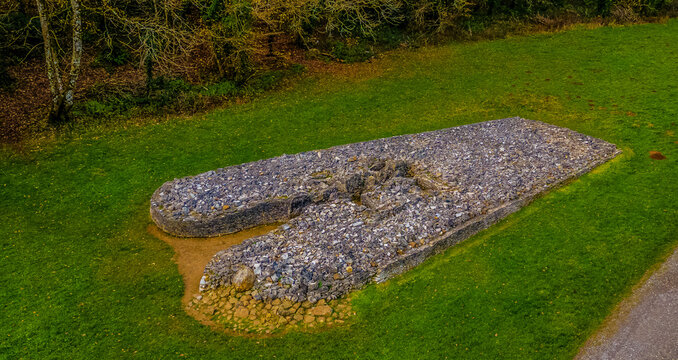 Parc Lee Bruce - Neolithic Burial Chamber, Wales, UK