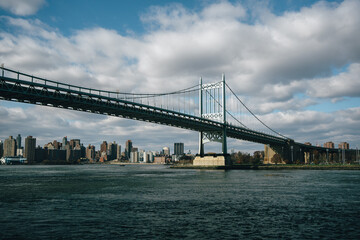 Fototapeta na wymiar View of the RFK Bridge from Astoria Park, Queens, New York