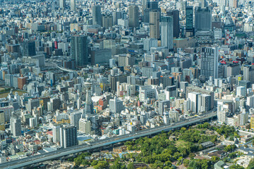 Fototapeta premium 大阪のあべのハルカスから見下ろす阿倍野の街並み