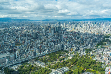 大阪のあべのハルカスから見下ろす阿倍野の街並み