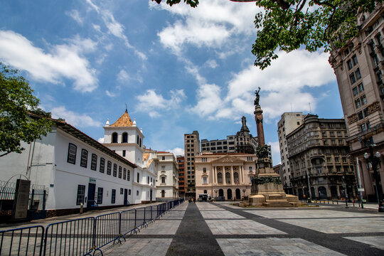 Centro hist&oacute;rico de S&atilde;o Paulo, P&aacute;tio do Col&eacute;gio, local da funda&ccedil;&atilde;o da cidade..