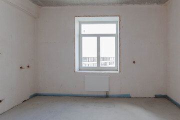 Obraz na płótnie Canvas a room in an apartment without repair