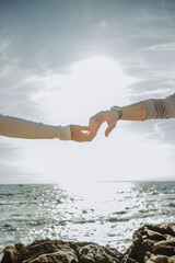 parejas, detalles, manos, reloj, pendientes, amor, pareja, cariño