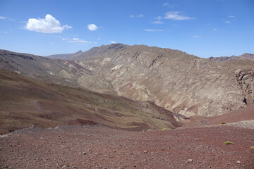 La grande traversée de l’Atlas au Maroc, 18 jours de marche. Les sources d'Ikkis, col d'Arouri, plateau de Tarkeddit. et sources de la Tessaout.