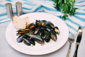 Black clams boiled in white wine sauce