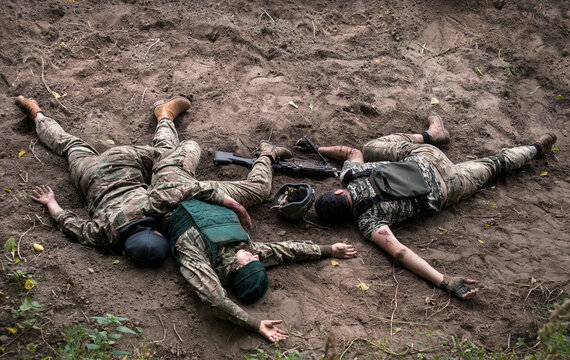 Wounded soldiers lie on the battlefield