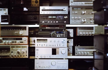 Keuken foto achterwand Muziekwinkel a lot of audio equipment on the shelves