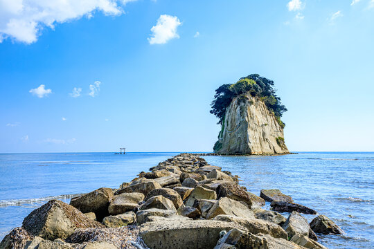 秋の見附島　石川県珠洲市　Mitsukejima in autumn. Ishikawa Prefecture, Suzu City