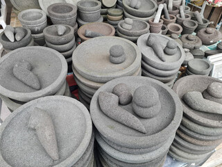 stone mortar shop.  Stone mortar is a tool used to stir and grind spices and herbal ingredients for medicine.