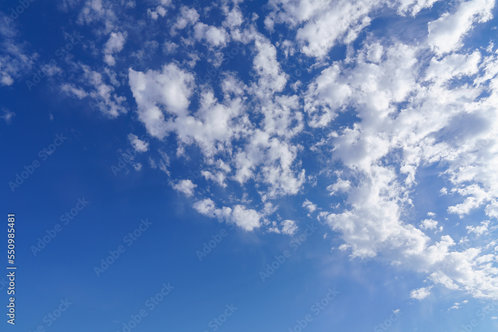 Poster Blue sky with a white cloud background