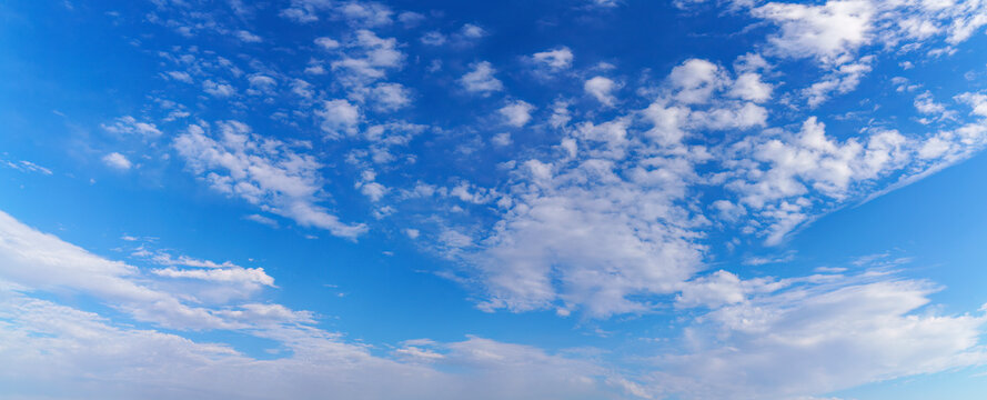 Blue sky with a white cloud background © guoquan