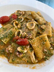 Pasta pesto e calamari
