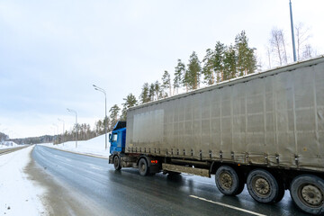 A semi-trailer truck, semitruck, tractor unit and semi-trailer to carry freight.