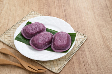 Ang Kue (Kue Ku) or Kue Thok, steamed Chinese pastry of glutinous rice flour with sweet mung bean paste filling. Sticky, chewy texture. 