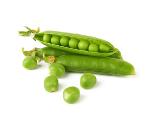 Green peas isolated