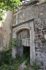 Fototapeta na wymiar Lancusi - Entrata della chiesa diroccata di San Giovanni Battista
