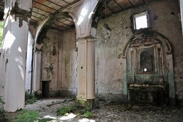 Fototapeta na wymiar Lancusi - Navata sinistra della Chiesa di San Giovanni Battista
