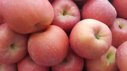 Close-up of fresh red apples fruit