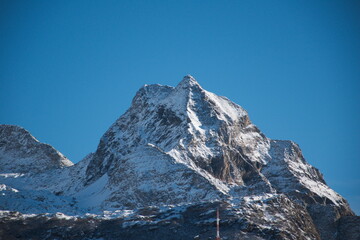 cima di montagna innevata