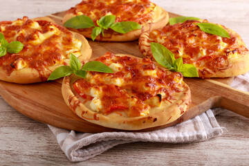 Mini pizzas with mixed cheese