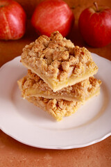 Apple crumble bars