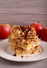 crumble bars with caramel