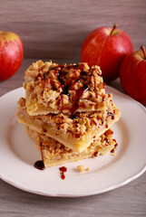 crumble bars with caramel