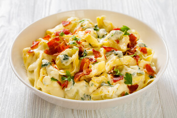 ricotta spinach tortellini in creamy cheese sauce