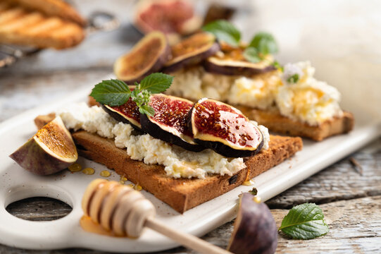 Toast With Cottage Cheese And Figs Drizzled With Honey For Breakfast