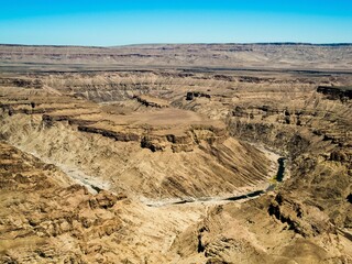 Panoramablick auf den Fish River Canyon, dem zweitgrößten Canyon der Erde - Der Canyon ist 161 km...