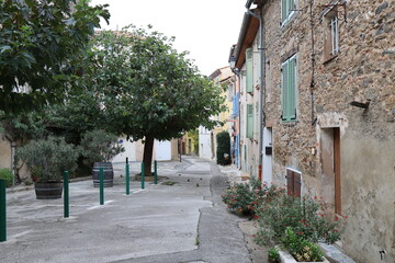 Fototapeta na wymiar Rue typique, village de Collobrières, département du Var, France