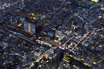 夜の中央線中野駅付近を空撮