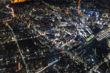 夜の横浜駅西口付近を空撮
