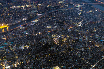 夜の京成曳舟駅付近を空撮