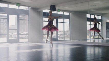 Ballerina practicing dancing en pointe in dance studio / Lehi, Utah, United States