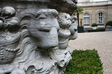 sculpted lion in a mansion in paris (france)