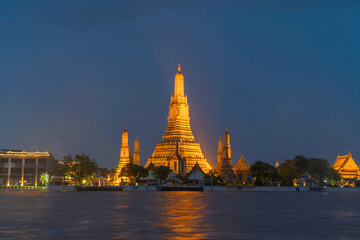 Fototapeta premium Temple of Dawn or Wat Arun with reflection of Chao Phraya River in Rattanakosin Island in architecture, Urban old town city, Bangkok skyline. downtown area, Thailand at night.