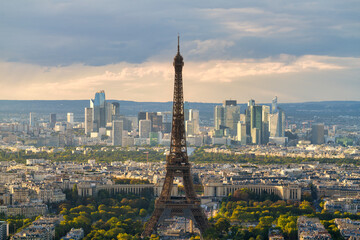 Obraz premium Eiffel Tower at sunset in Paris. France