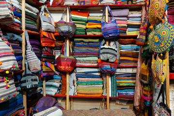 Paseando por las calles del  Zoco de Fez (Marruecos)