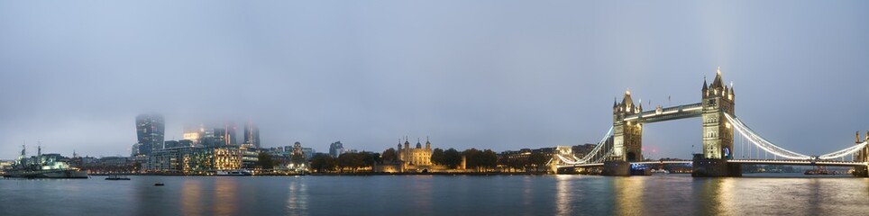 Fototapeta na wymiar Tower Bridge and London Financial district panorama