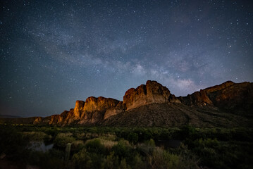 The milky way over the Bulldog Cliffs of the Goldfield Mountains