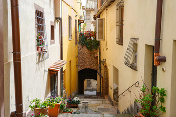 Fototapeta na wymiar A typical street in the medieval town of Montepulciano