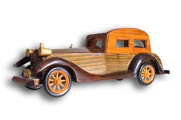 Coche de madera clásico en fondo transparente. 